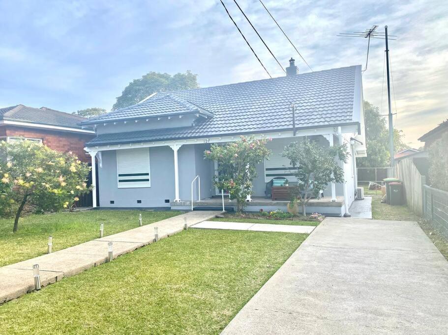 Lux 4br Straithfield House Close 2 Airport/city Casa vacanze Sydney